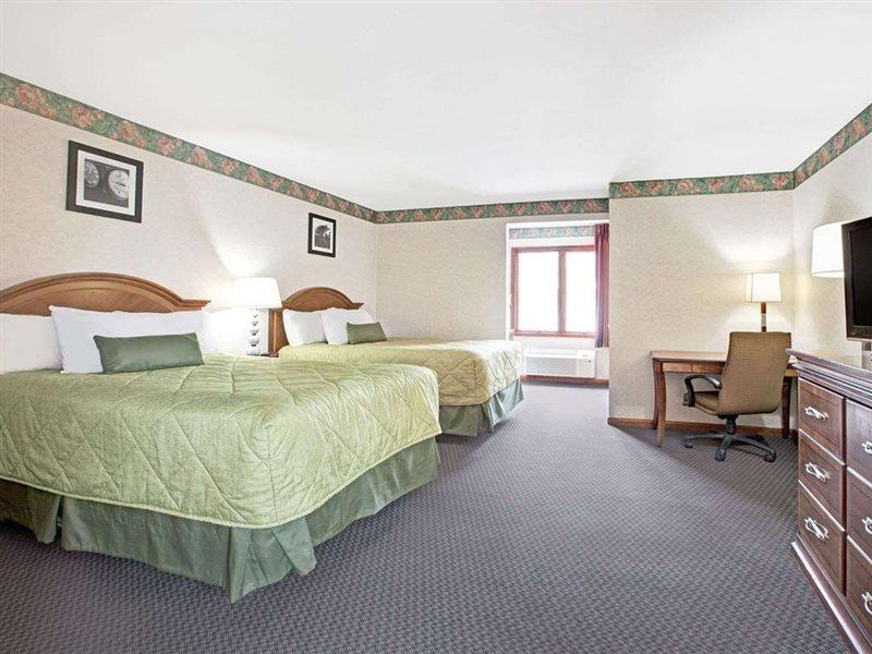 Ramada Inn Flemington Kültér fotó