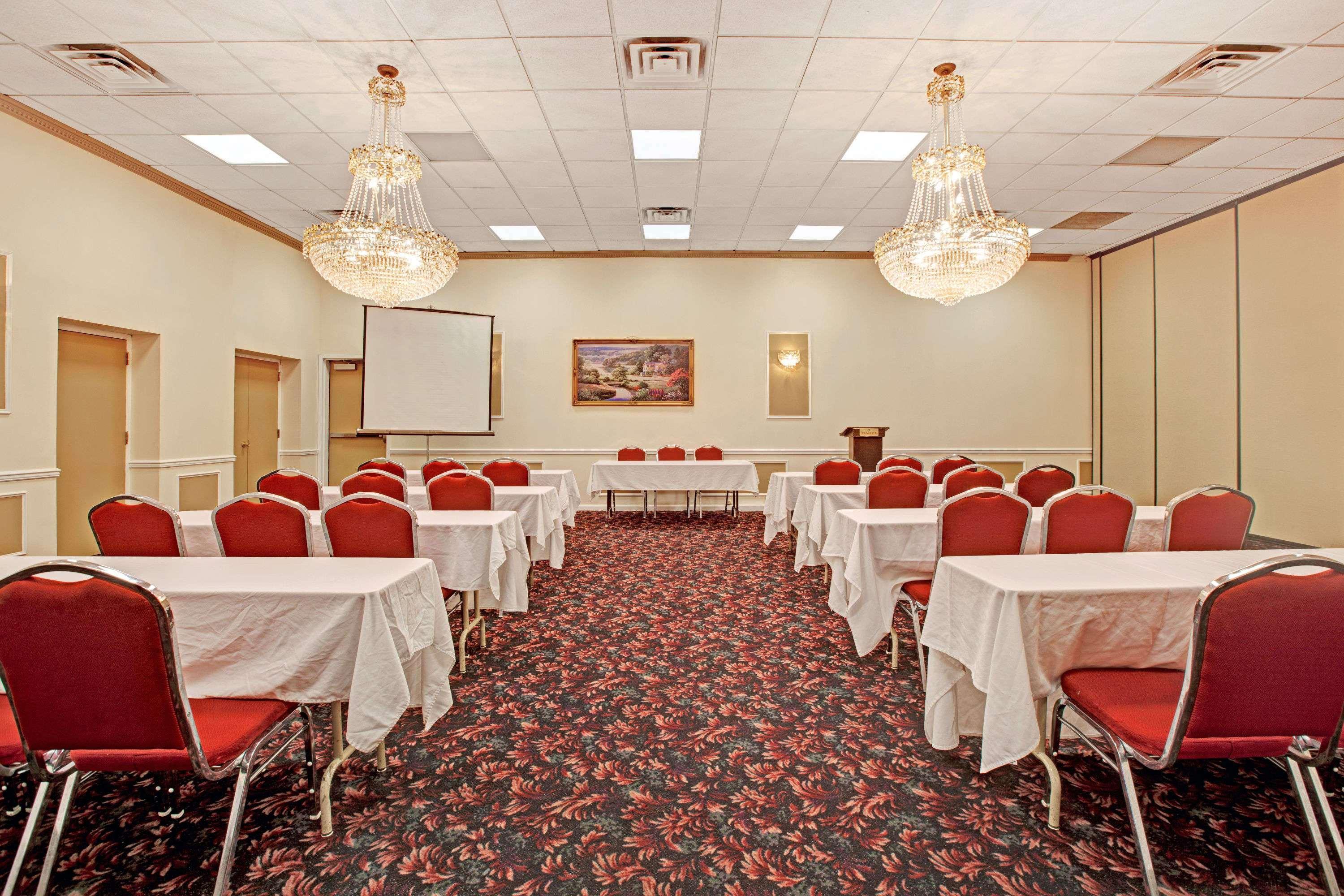 Ramada Inn Flemington Kültér fotó